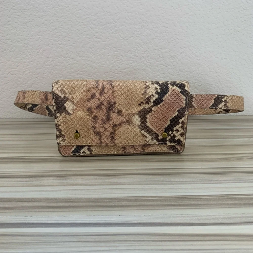 Madewell snakeskin pattern belt bag - Picture 2 of 5